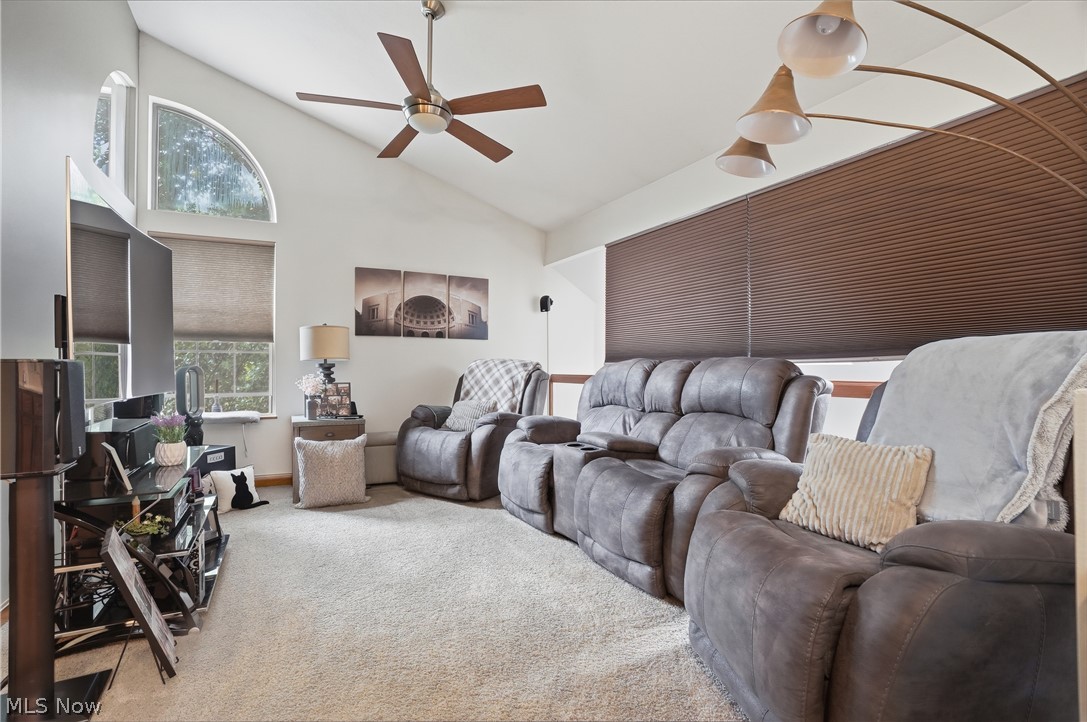 127 S Bayshore Drive Columbiana OH 44408