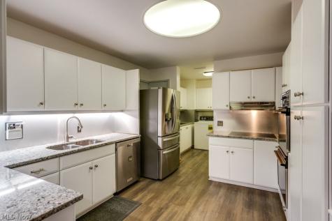 5200 Three Village Drive Lyndhurst OH 44124