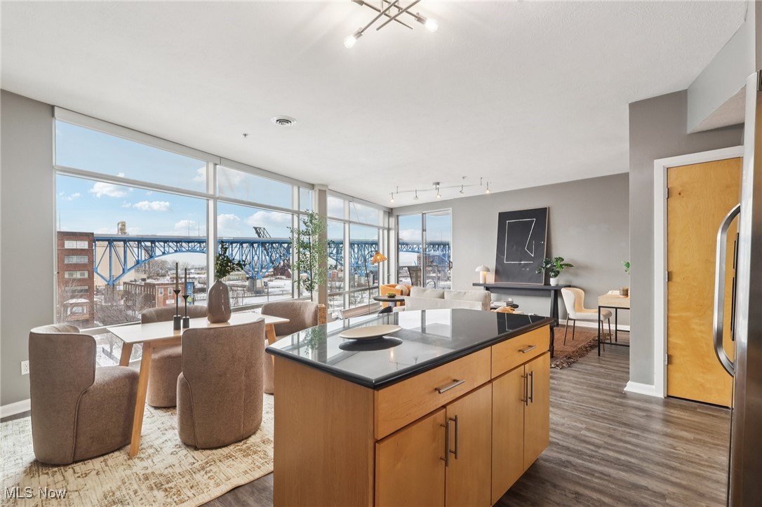 1237 Washington Avenue Cleveland OH 44113