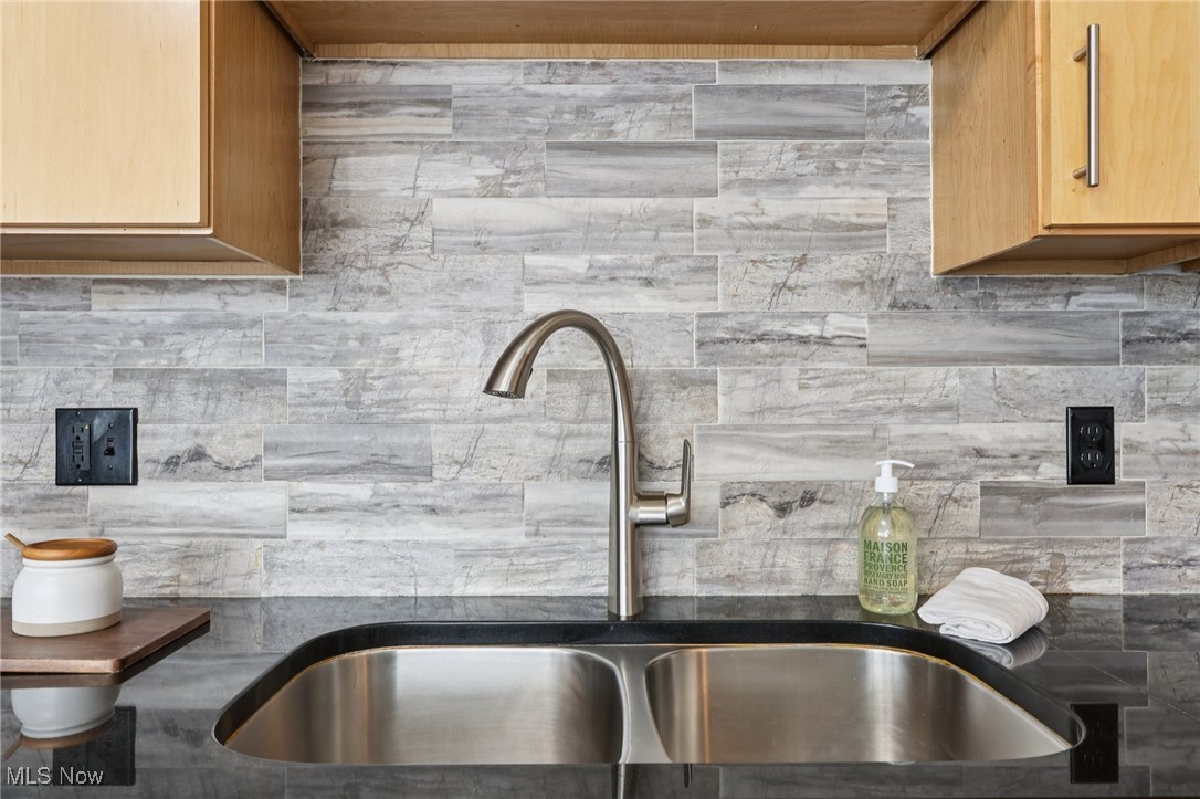 1237 Washington Avenue Cleveland OH 44113