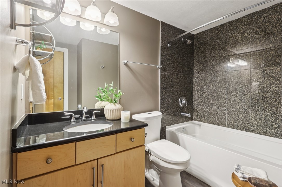 1237 Washington Avenue Cleveland OH 44113