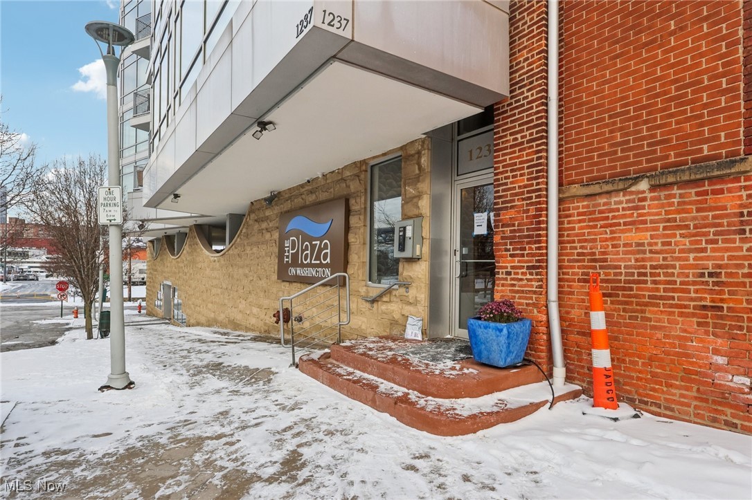 1237 Washington Avenue Cleveland OH 44113