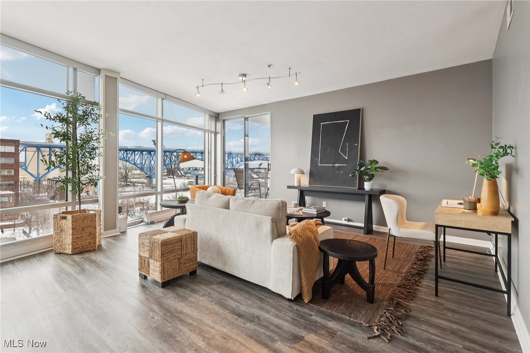 1237 Washington Avenue Cleveland OH 44113