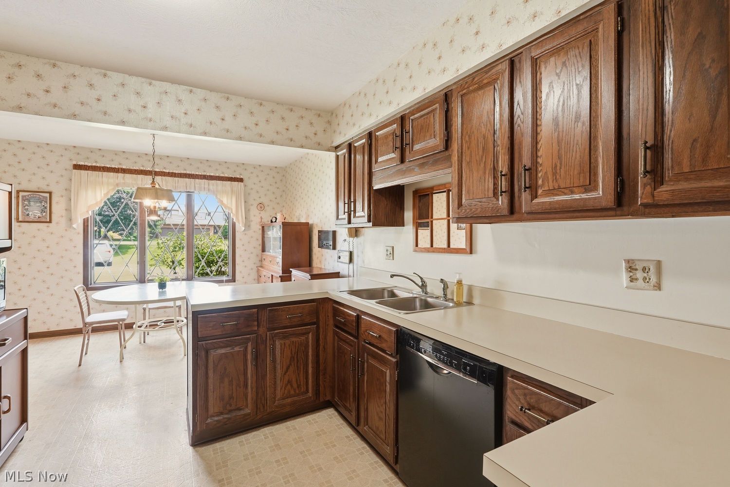 44 Westminster Lane Kent OH 44240