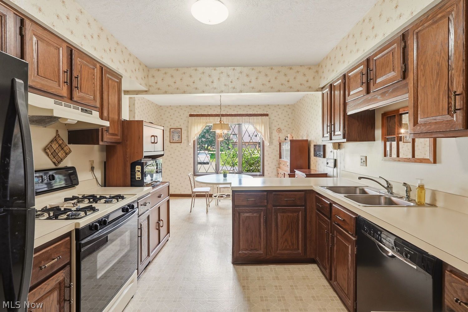 44 Westminster Lane Kent OH 44240