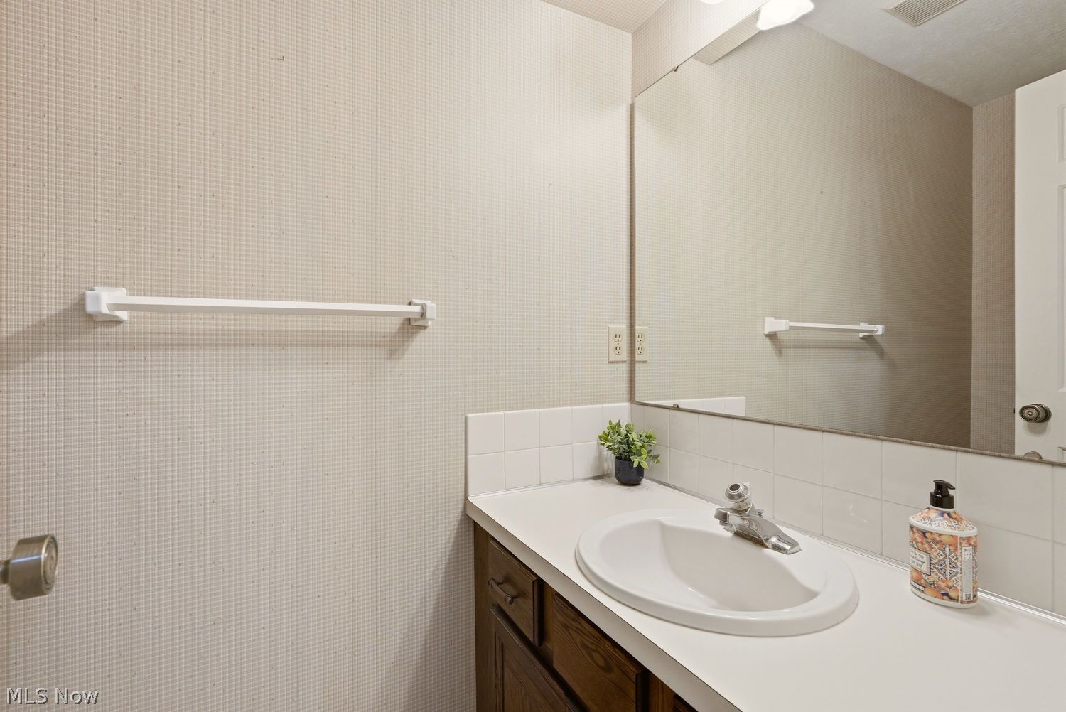 44 Westminster Lane Kent OH 44240