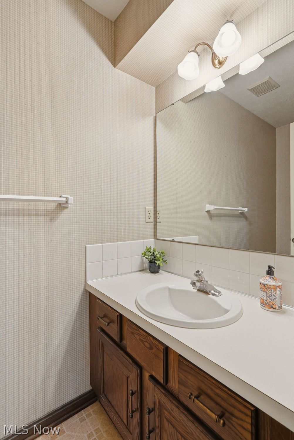 44 Westminster Lane Kent OH 44240