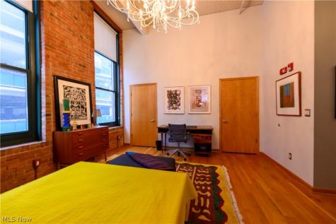 635 W Lakeside Avenue Cleveland OH 44113
