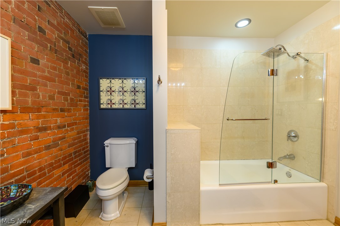 635 W Lakeside Avenue Cleveland OH 44113