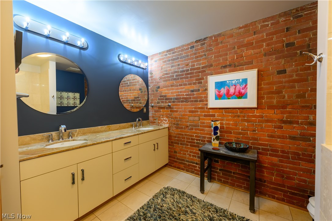 635 W Lakeside Avenue Cleveland OH 44113
