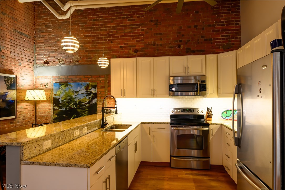 635 W Lakeside Avenue Cleveland OH 44113