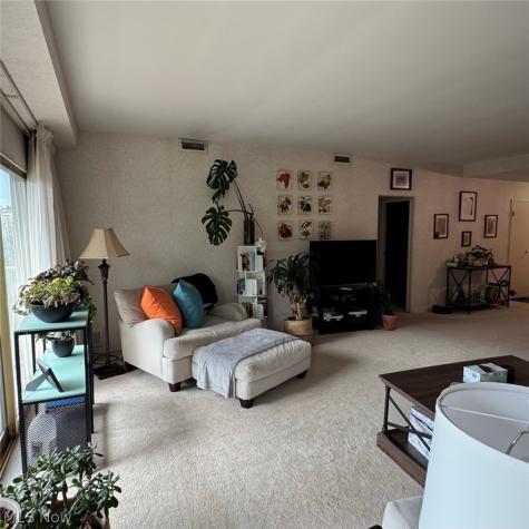 275 N Portage Path Akron OH 44303