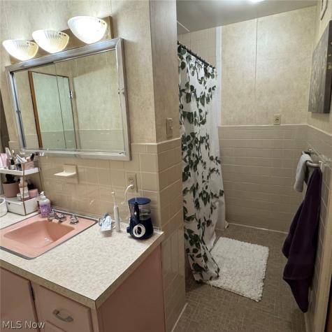 275 N Portage Path Akron OH 44303