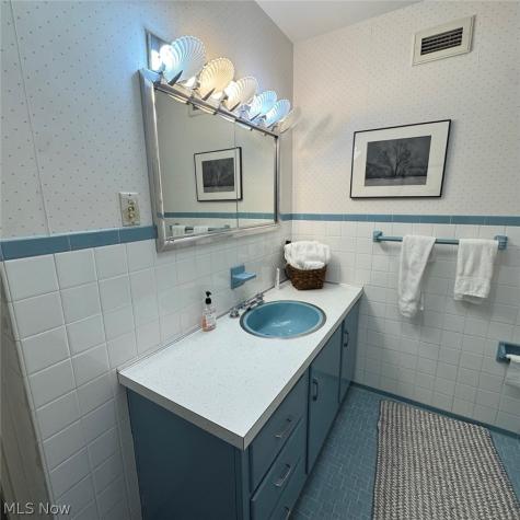 275 N Portage Path Akron OH 44303