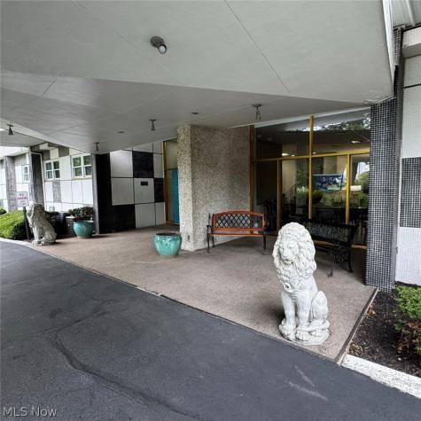 275 N Portage Path Akron OH 44303