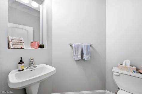 5067 Shepherds Glen Willoughby OH 44094