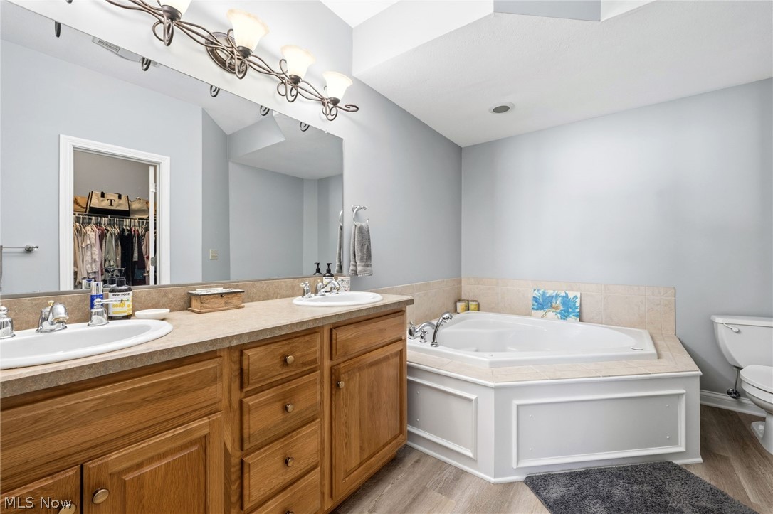 5067 Shepherds Glen Willoughby OH 44094
