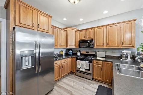 5067 Shepherds Glen Willoughby OH 44094