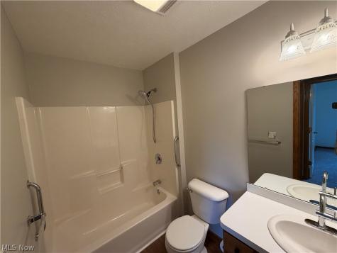 5298 Queen Ann Way Painesville OH 44077