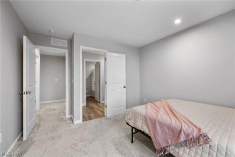885 Dipper Lane Aurora OH 44202