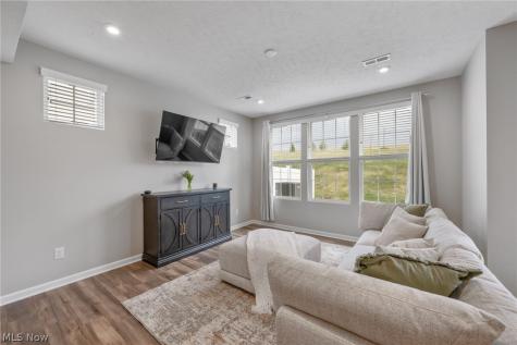 885 Dipper Lane Aurora OH 44202