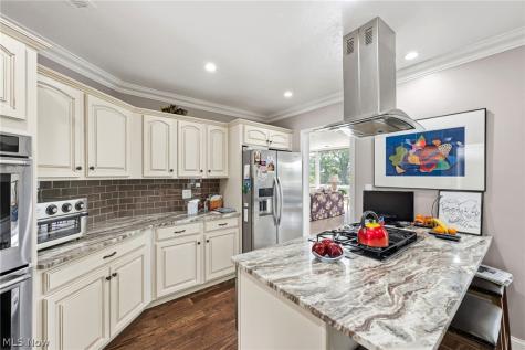 2112 Acacia Park Drive Lyndhurst OH 44124