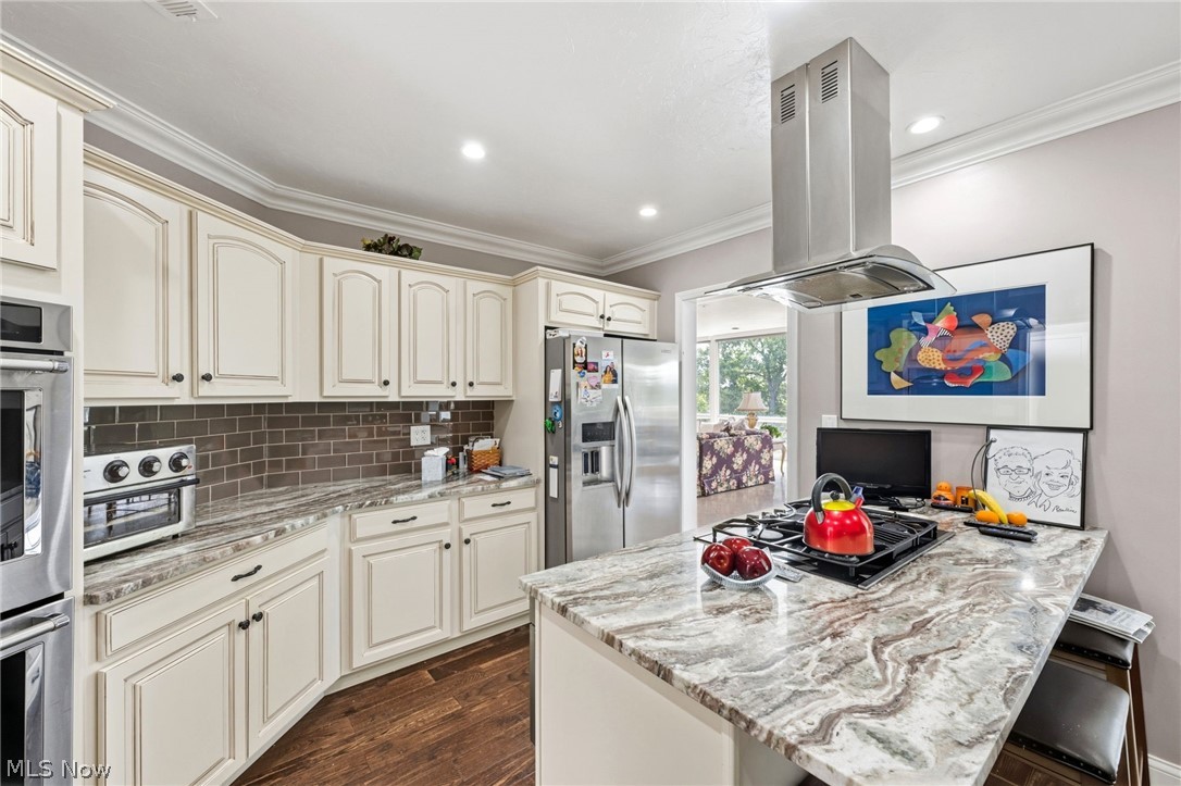 2112 Acacia Park Drive Lyndhurst OH 44124