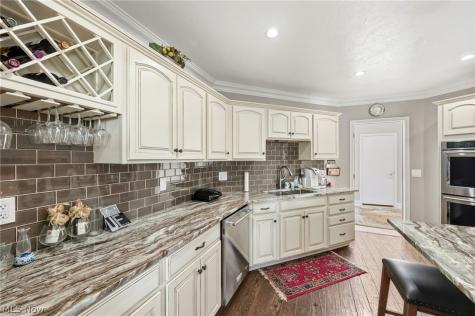 2112 Acacia Park Drive Lyndhurst OH 44124