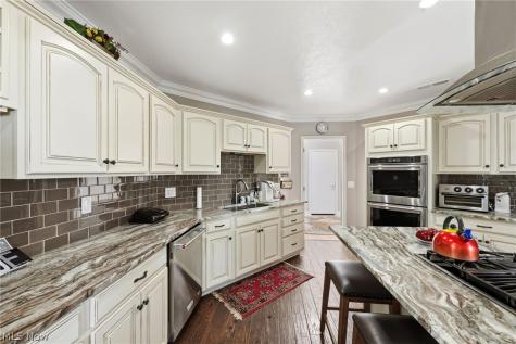2112 Acacia Park Drive Lyndhurst OH 44124