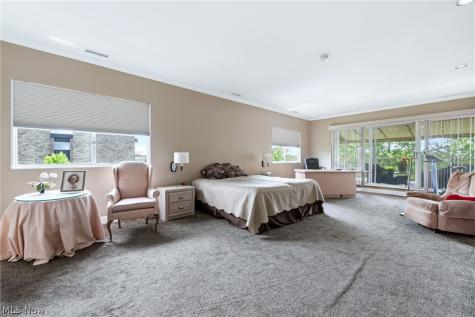 2112 Acacia Park Drive Lyndhurst OH 44124