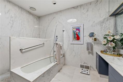 2112 Acacia Park Drive Lyndhurst OH 44124