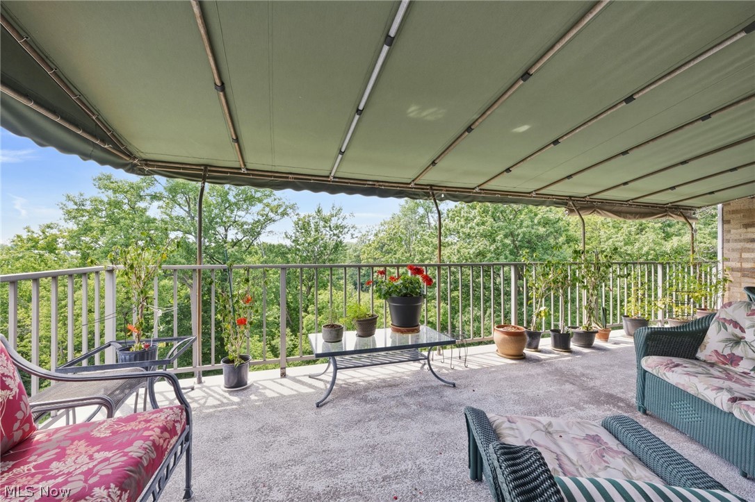 2112 Acacia Park Drive Lyndhurst OH 44124