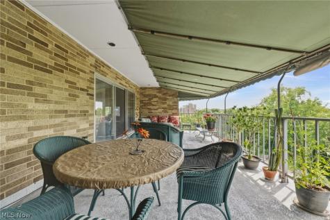 2112 Acacia Park Drive Lyndhurst OH 44124