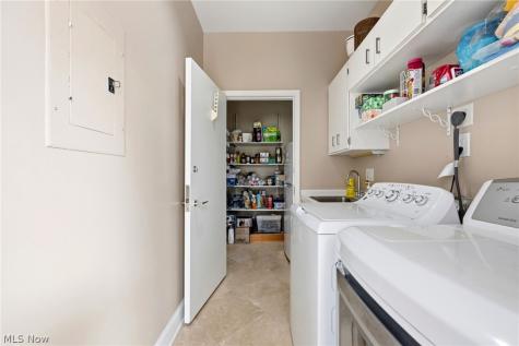2112 Acacia Park Drive Lyndhurst OH 44124