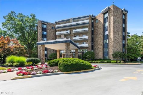 2112 Acacia Park Drive Lyndhurst OH 44124