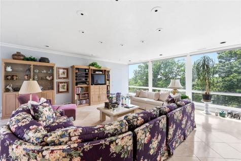 2112 Acacia Park Drive Lyndhurst OH 44124