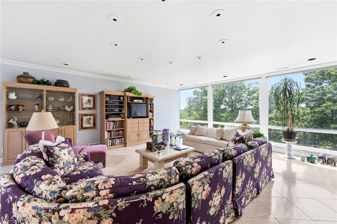 2112 Acacia Park Drive Lyndhurst OH 44124