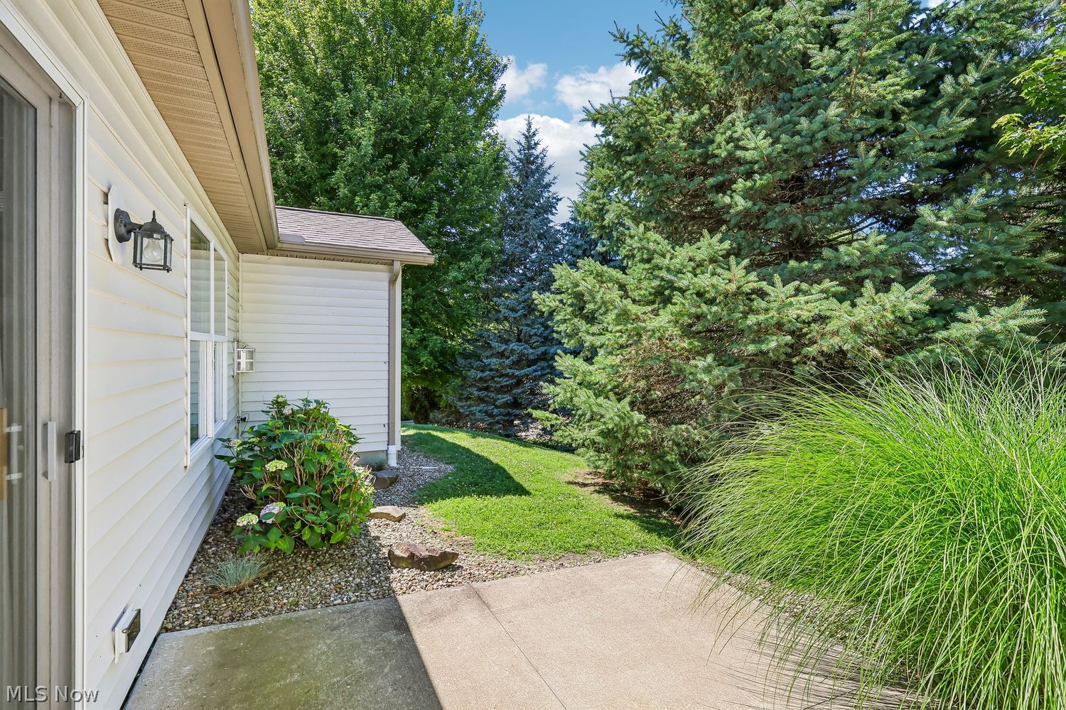323 Lake Breeze Cove Eastlake OH 44095
