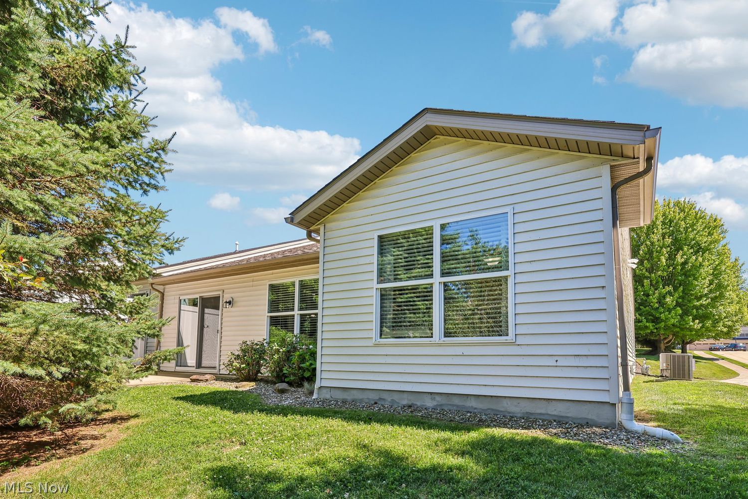 323 Lake Breeze Cove Eastlake OH 44095
