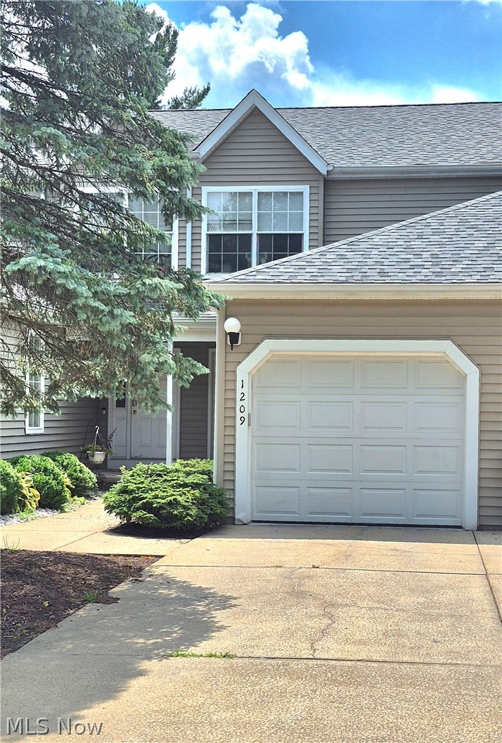 1209 Summerfield Lane NE Warren OH 44483
