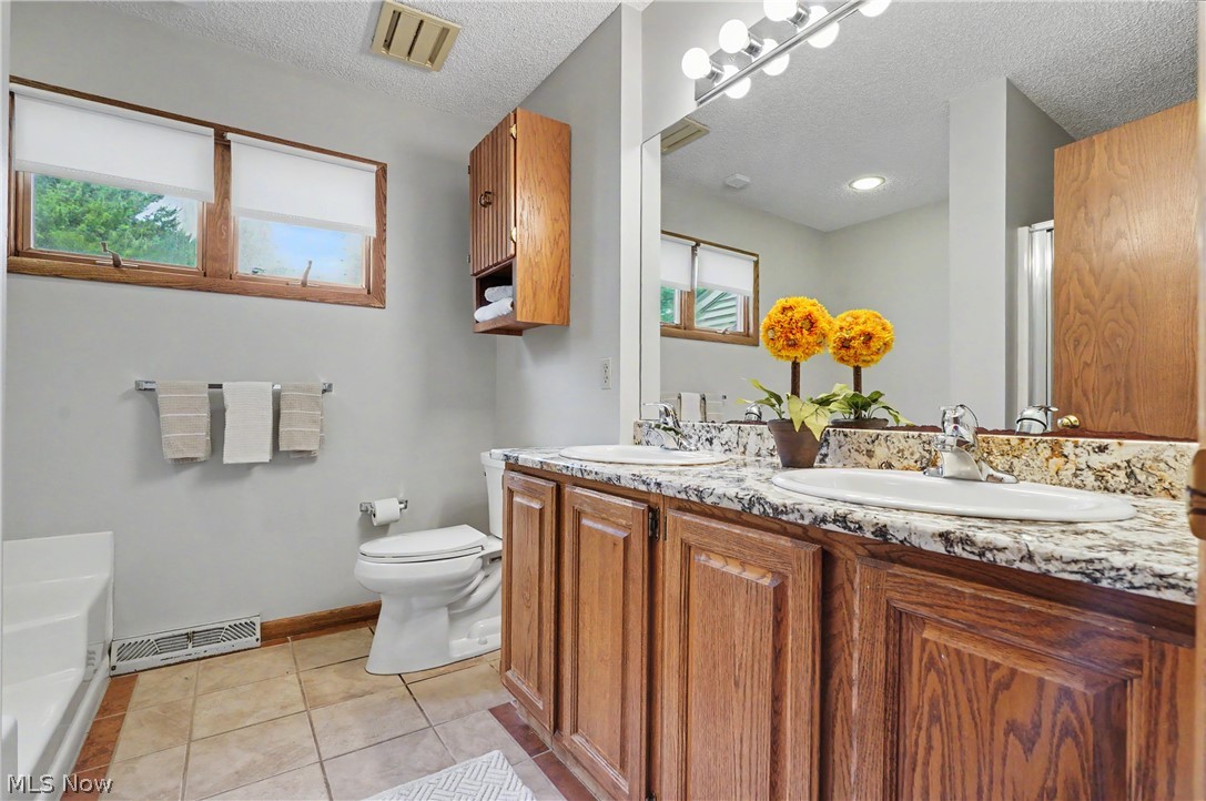 1904 Indian Hills Trail Akron OH 44313