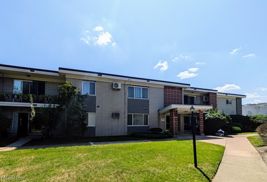 1402 Golden Gate Boulevard Mayfield Heights OH 44124