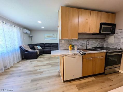 1402 Golden Gate Boulevard Mayfield Heights OH 44124