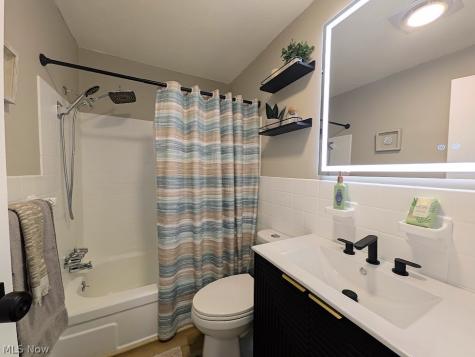 1402 Golden Gate Boulevard Mayfield Heights OH 44124