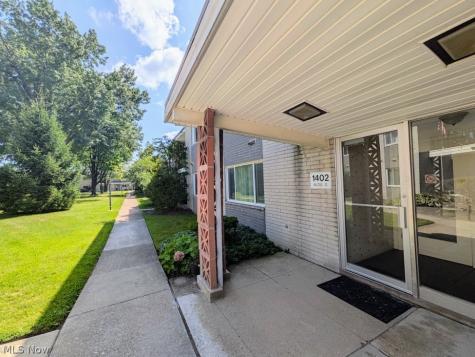 1402 Golden Gate Boulevard Mayfield Heights OH 44124