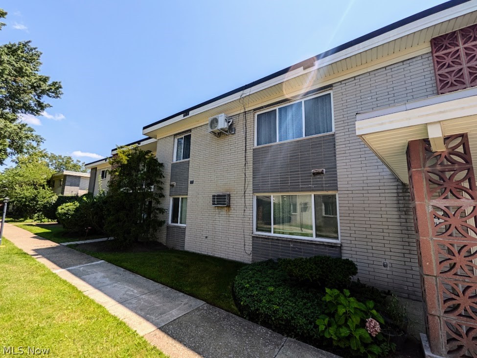 1402 Golden Gate Boulevard Mayfield Heights OH 44124