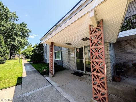 1402 Golden Gate Boulevard Mayfield Heights OH 44124