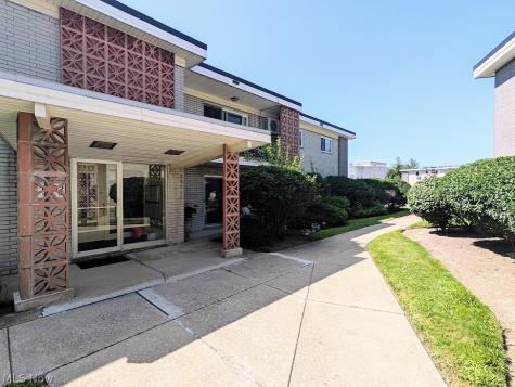 1402 Golden Gate Boulevard Mayfield Heights OH 44124