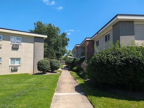 1402 Golden Gate Boulevard Mayfield Heights OH 44124