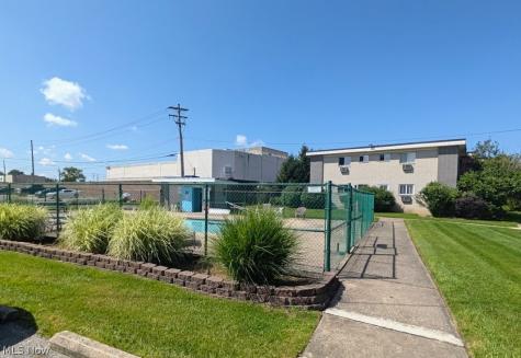 1402 Golden Gate Boulevard Mayfield Heights OH 44124
